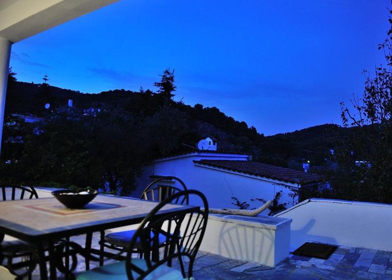 Villa Ftelia Skiathos Town Exterior photo