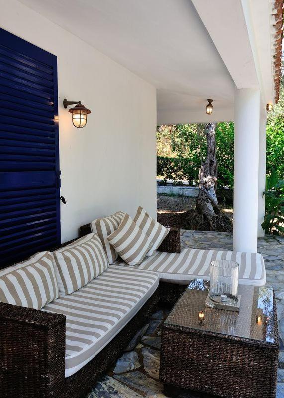 Villa Ftelia Skiathos Town Exterior photo